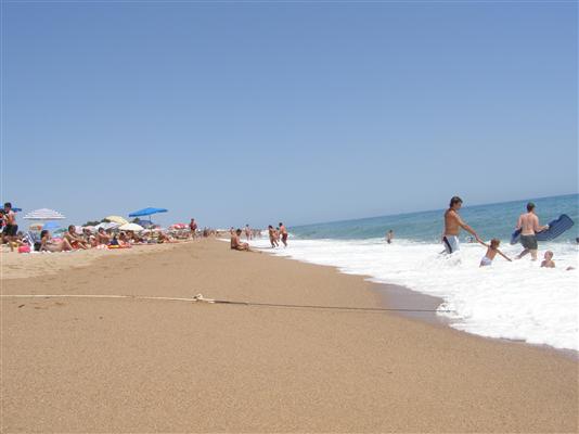 Spanelsko-Costa-del-Maresme-plaz-14037.jpg